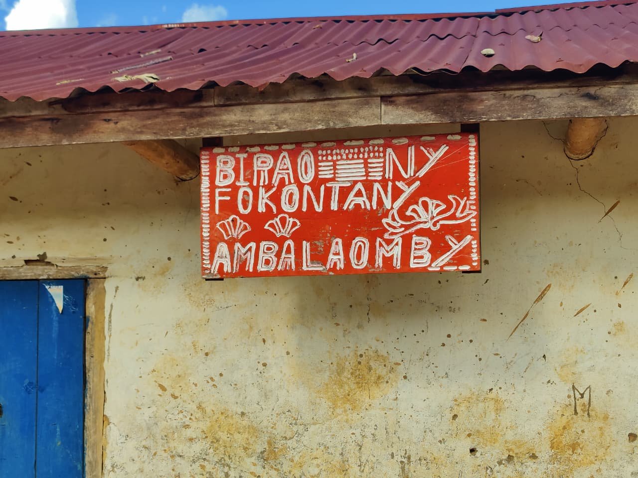 Ambalaomby Sign Red